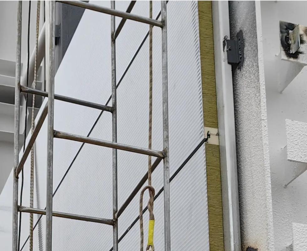 新泉汽车厂房外墙材料解析 聚氨酯封边岩棉夹芯板与承插式岩棉夹芯板的优势与应用