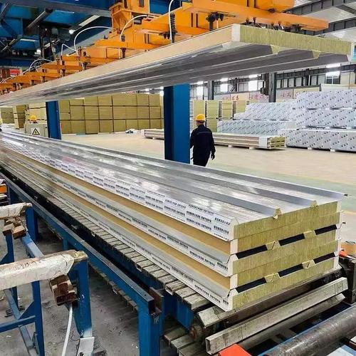 聚氨酯封边岩棉夹芯板 为食品工厂冷藏车间打造高效保温隔热与吸音屏障